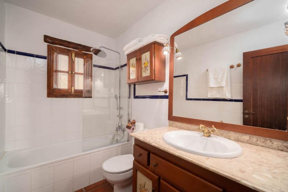 Villa with views and private pool near Malaga. Villa in Axarquía
