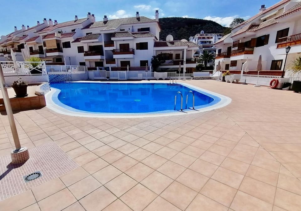 Property building, Swimming pool, Swimming pool