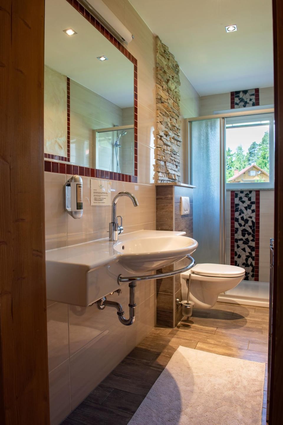 Bathroom, Photo of the whole room, Decorative detail