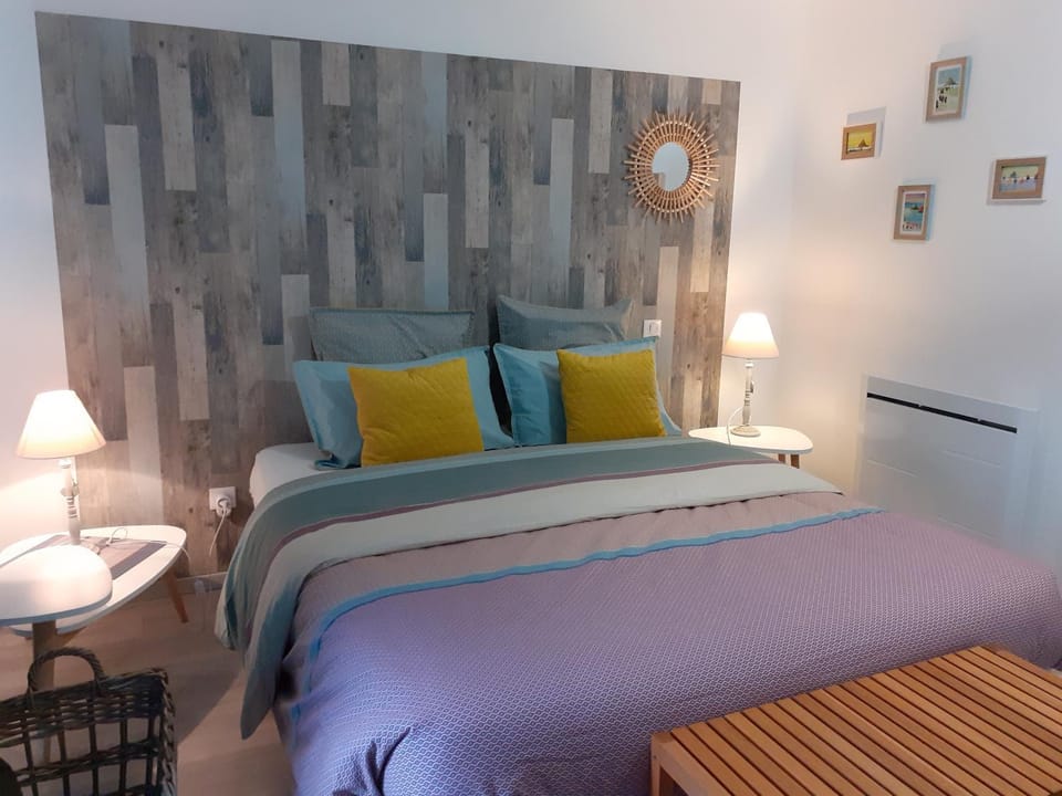 Bed, Photo of the whole room