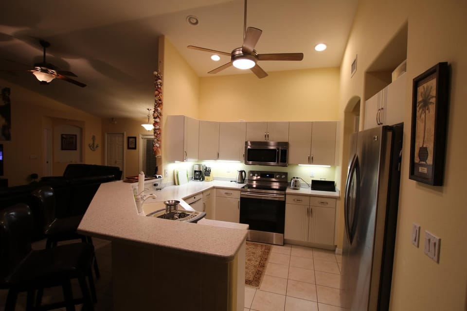 Kitchen or kitchenette, Communal kitchen