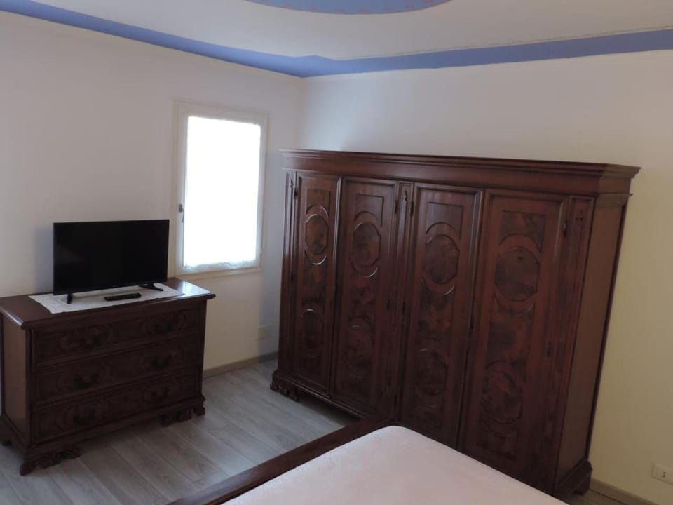 TV and multimedia, Bedroom, wardrobe
