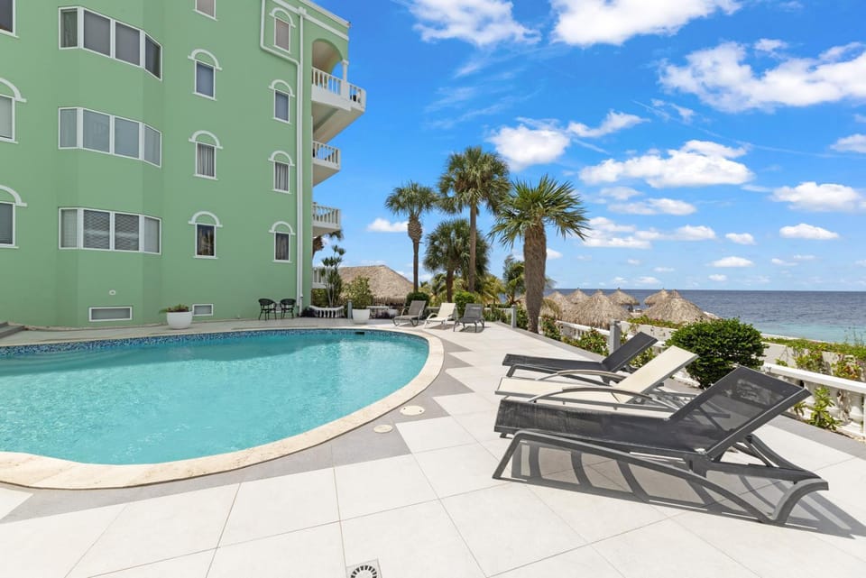 Sea view, Swimming pool, sunbed