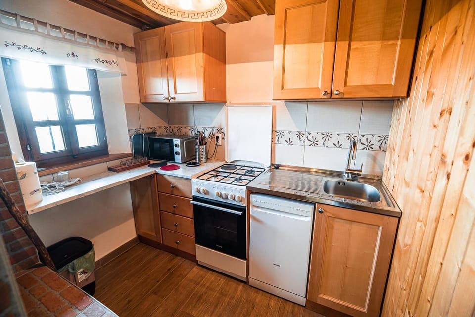 Kitchen or kitchenette, Communal kitchen