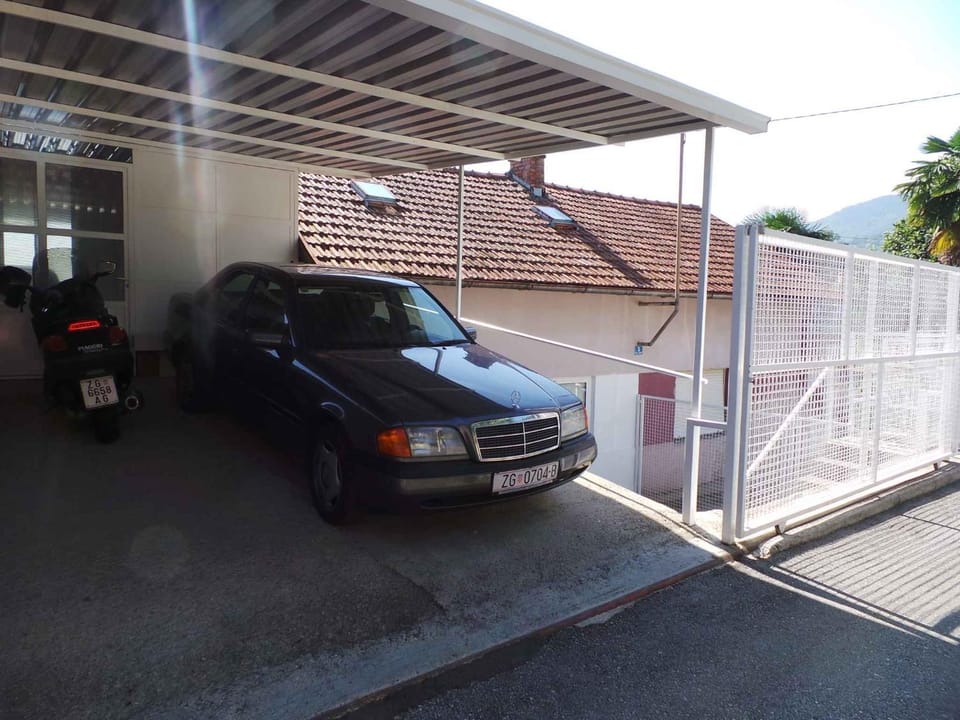 Summer, Parking