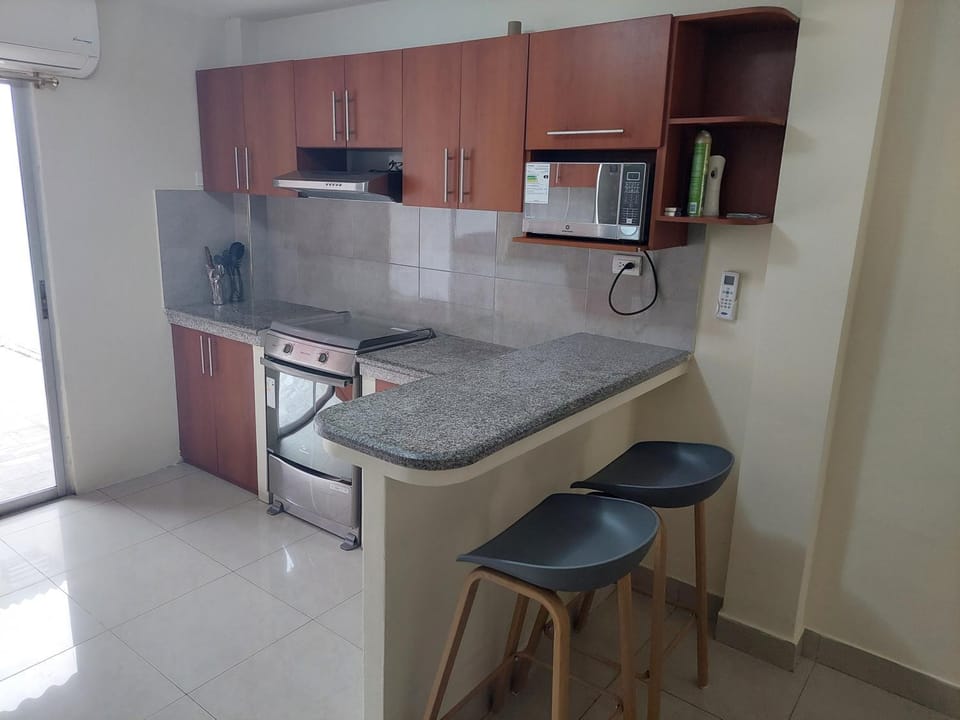 Kitchen or kitchenette, Dining area, oven, stove