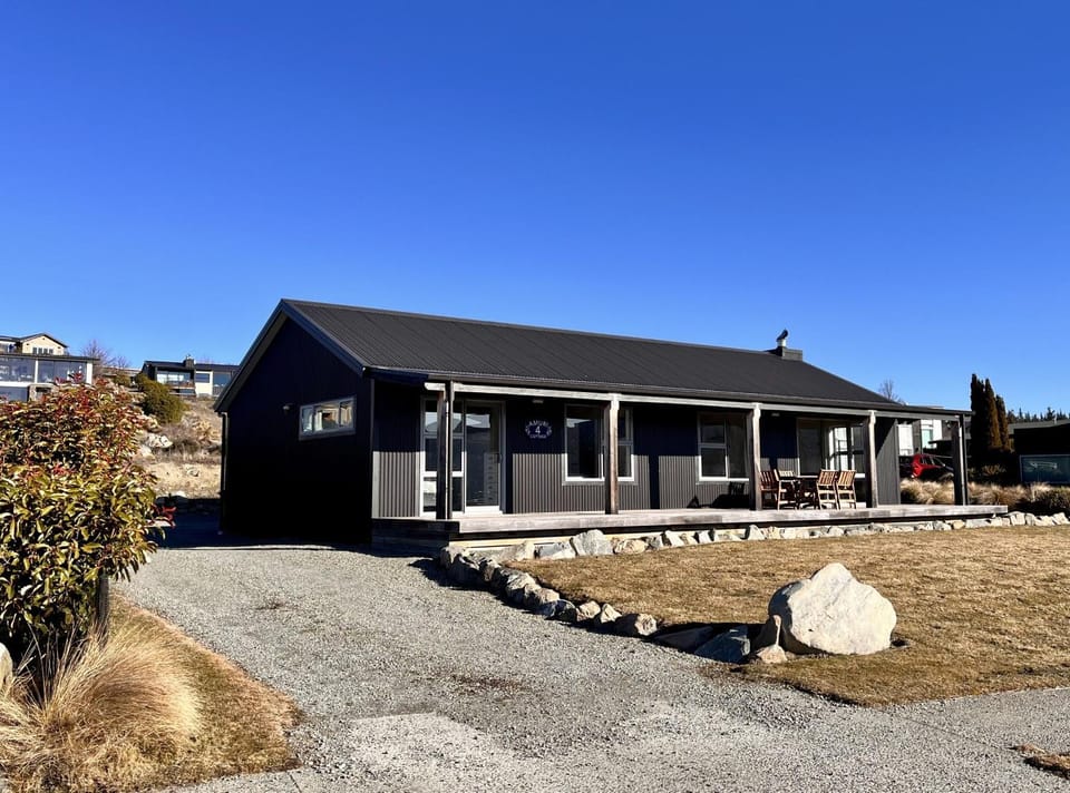Property building, Natural landscape, Parking