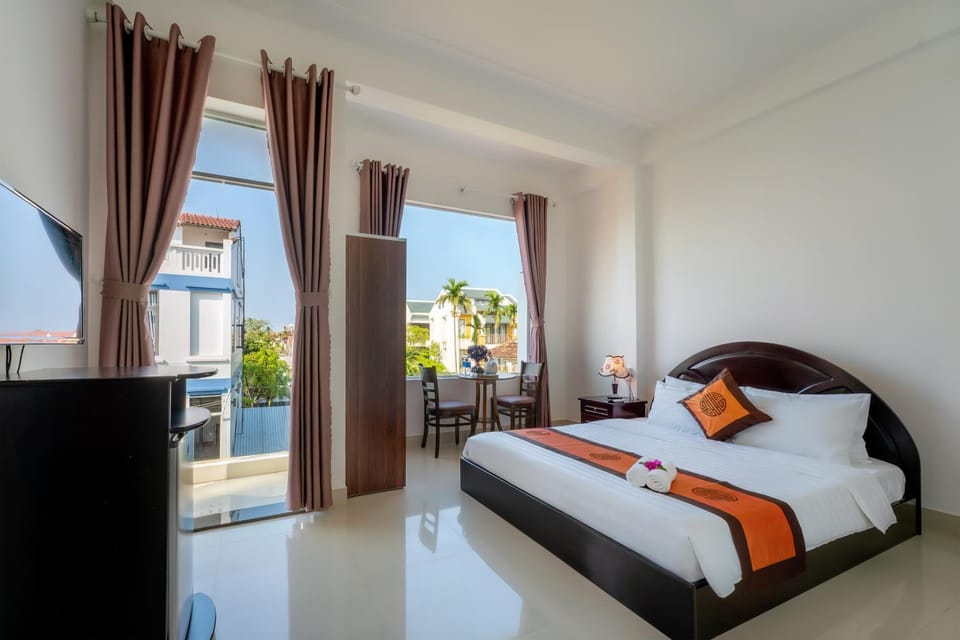 Bed, Balcony/Terrace, Seating area, Bedroom, City view