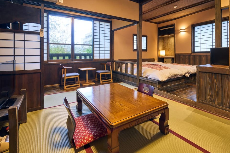 Bed, Photo of the whole room, Seating area, Bedroom
