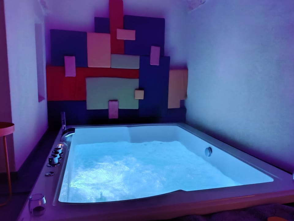Hot Tub, Hot Tub