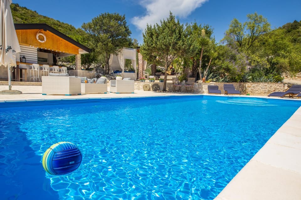 Day, Pool view, Swimming pool, sunbed