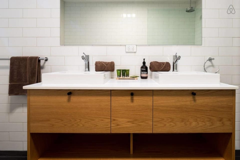Bathroom, towels