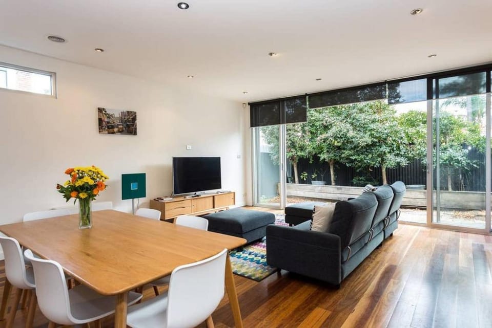 TV and multimedia, Living room, Seating area, Dining area, Evening entertainment