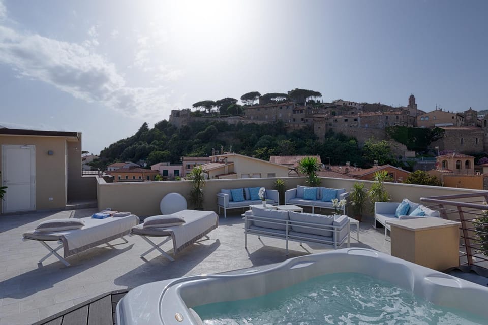 Natural landscape, Hot Tub, Balcony/Terrace, Landmark view, Open Air Bath, sunbed