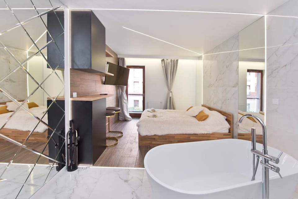 YOURAPART Chmielna Park Exclusive z Wanna wolnostojaca lub Jacuzzi Apartment in Gdansk