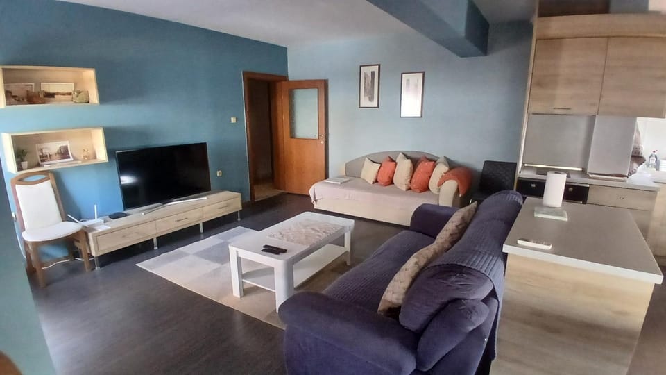Living room, Photo of the whole room