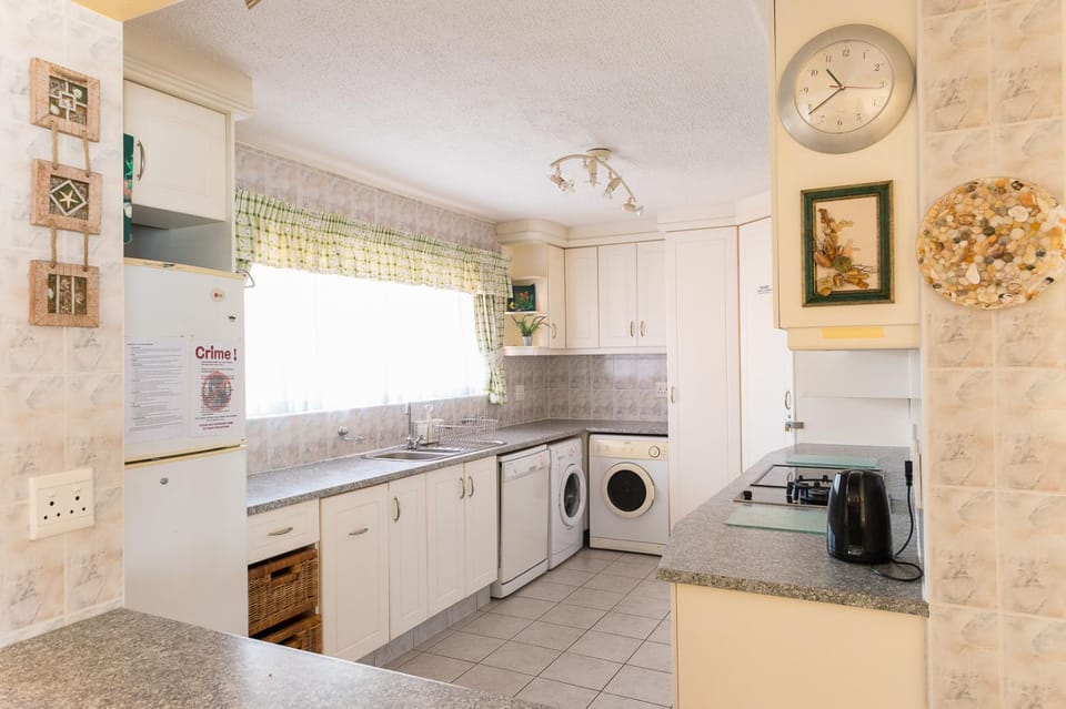 Kitchen or kitchenette, dishwasher, minibar, pet friendly, stove, toaster, washing machine, dryer