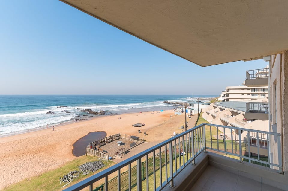 View (from property/room), Balcony/Terrace, Beach