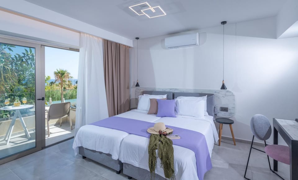 Bed, Photo of the whole room, Bedroom, Garden view