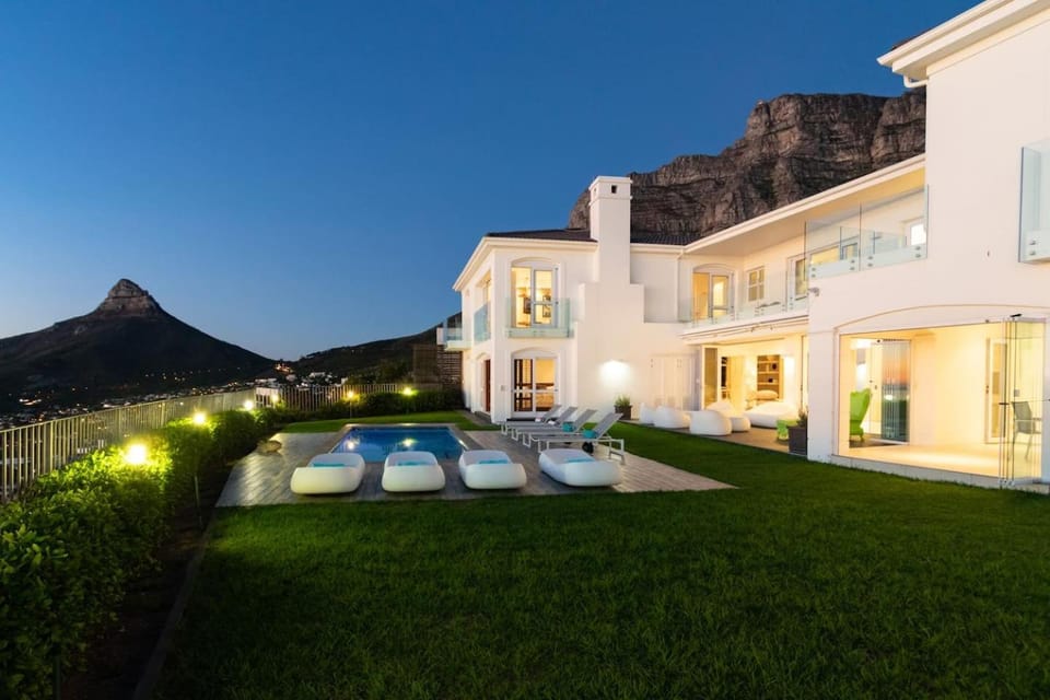 Property building, Patio, Night, Natural landscape, Garden, Garden view, Mountain view, Pool view, Swimming pool, sunbed