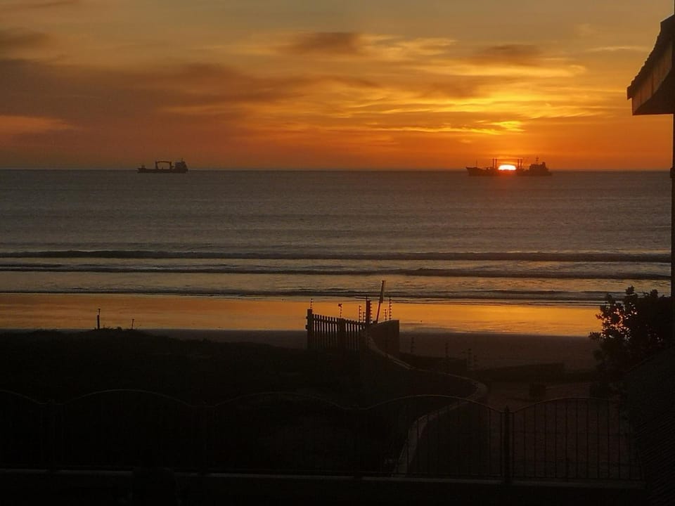 Nearby landmark, Natural landscape, Winter, Beach, On site
