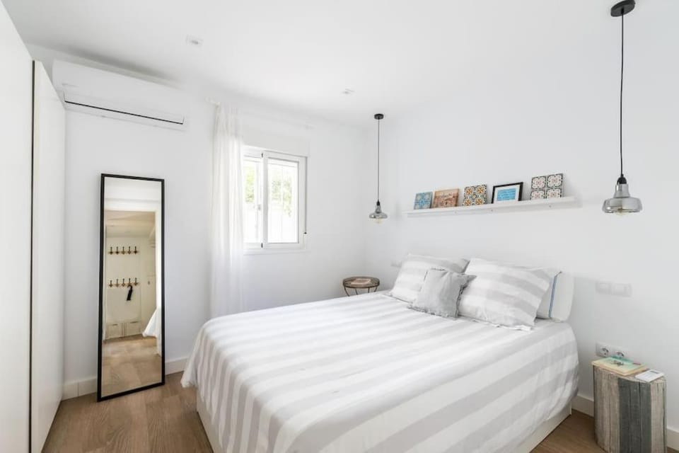 Bed, Photo of the whole room, Bedroom, wardrobe