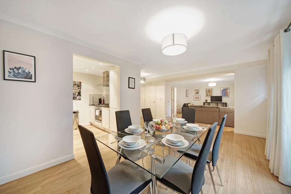 2 Bed Chic Apartment near Shoreditch & Liverpool St FREE WIFI & PARKING by City Stay Aparts London Apartment in London Borough of Hackney