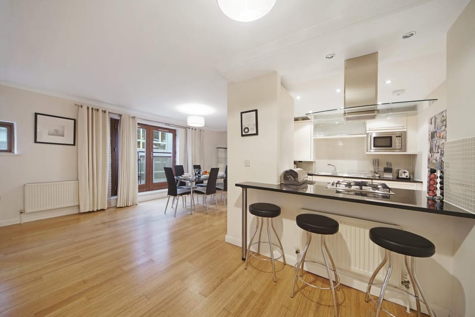 2 Bed Chic Apartment near Shoreditch & Liverpool St FREE WIFI & PARKING by City Stay Aparts London Apartment in London Borough of Hackney