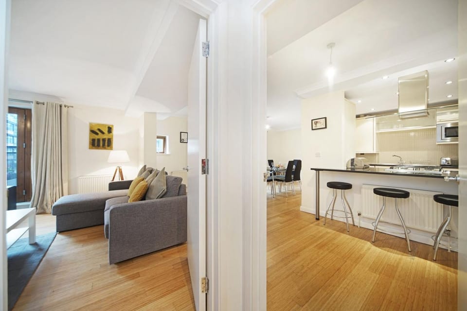 2 Bed Chic Apartment near Shoreditch & Liverpool St FREE WIFI & PARKING by City Stay Aparts London Apartment in London Borough of Hackney