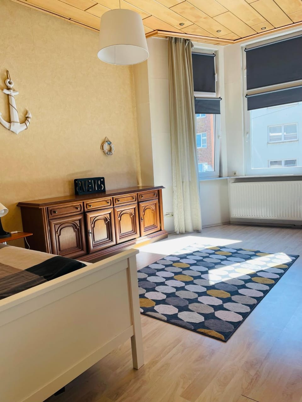 Bed, Living room
