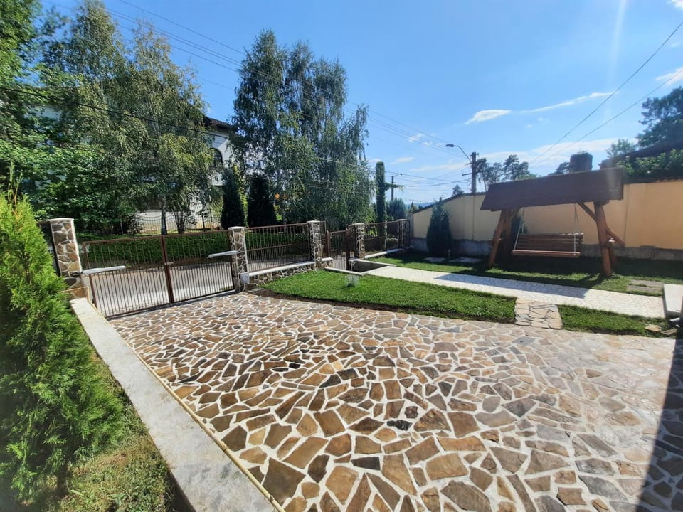Garden, Parking