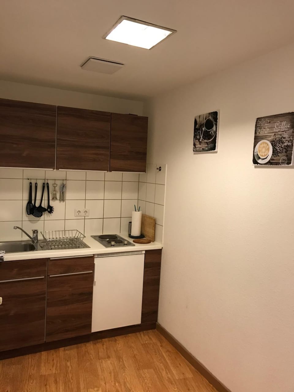Kitchen or kitchenette, minibar, stove