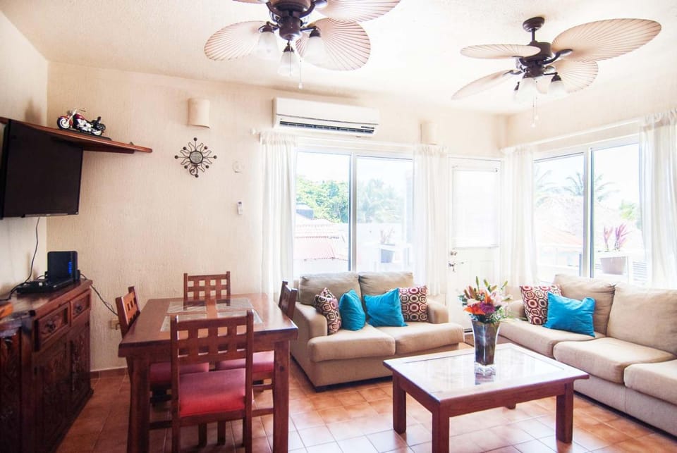 Living room, Seating area, Dining area, air conditioner