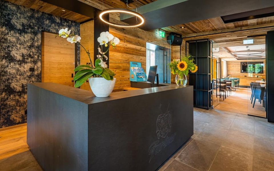 Restaurant/places to eat, Lobby or reception, Decorative detail