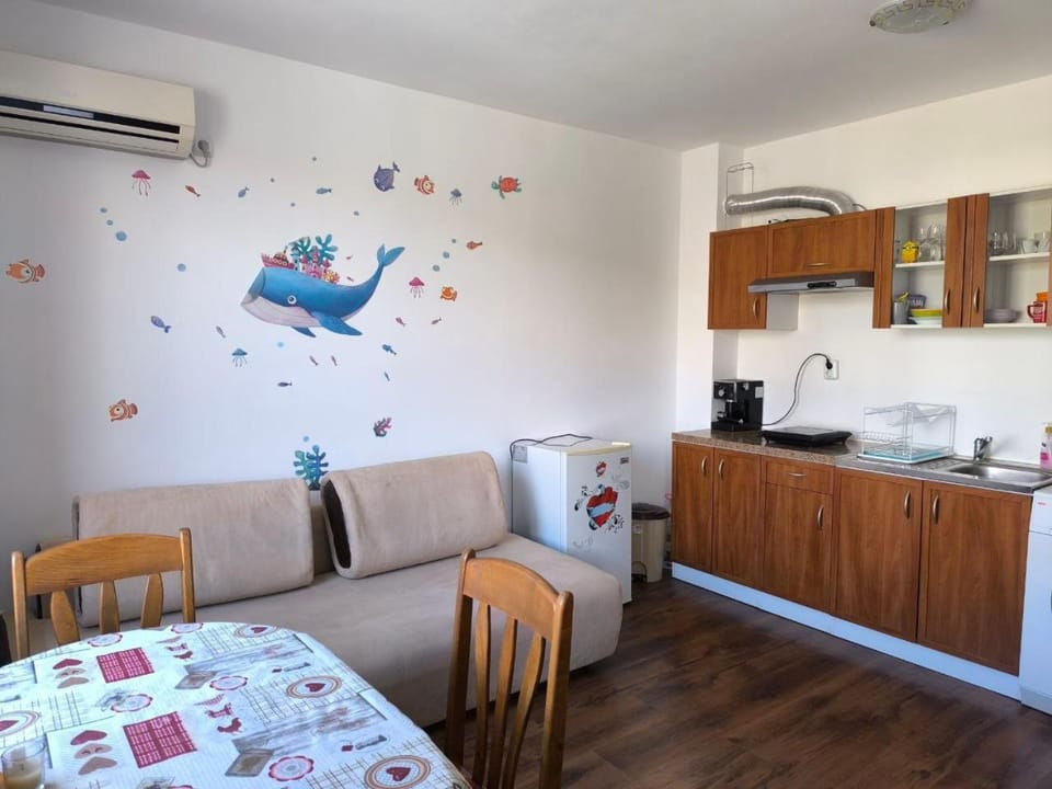 Kitchen or kitchenette, Seating area