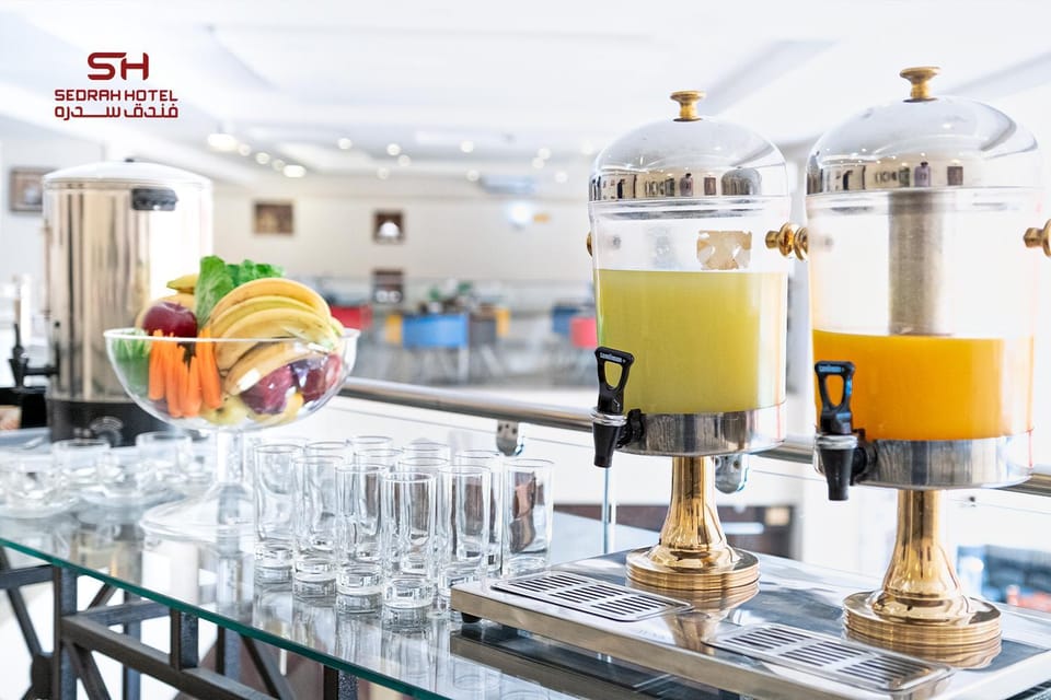Restaurant/places to eat, Food, Non alcoholic drinks