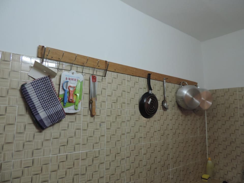 Kitchen or kitchenette, Communal kitchen, towels