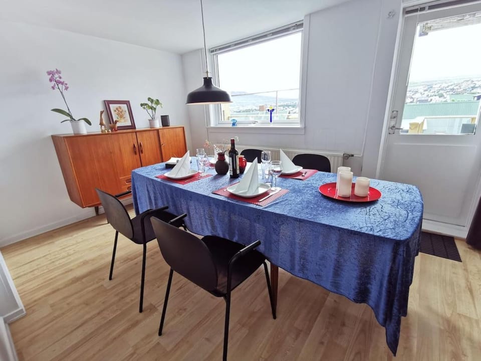Food and drinks, Dining area