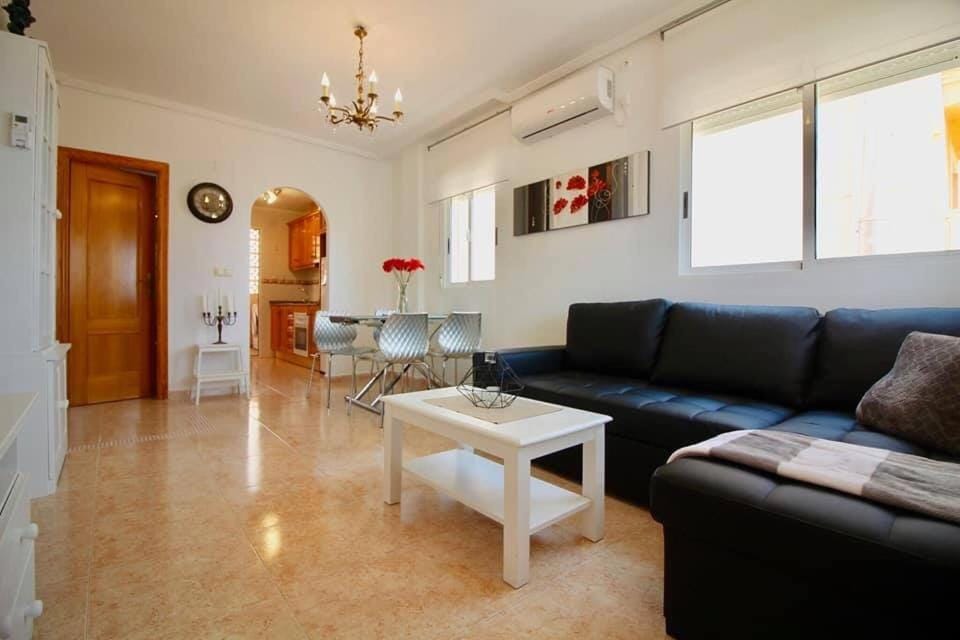 Living room, Photo of the whole room, Seating area, Dining area