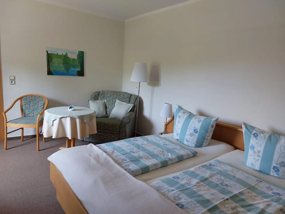 Bed, Living room, Photo of the whole room, Seating area, Bedroom