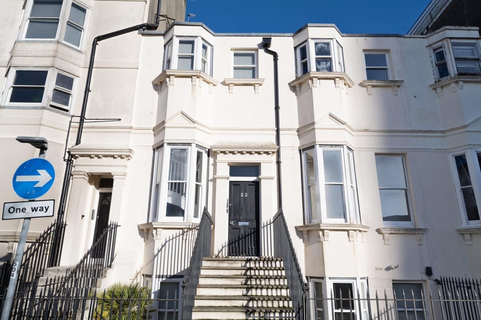 The i360 flat, penthouse, sea view, large private roof terrace, central Brighton 2 bedroom, up to 5-6 guests Apartment in Hove