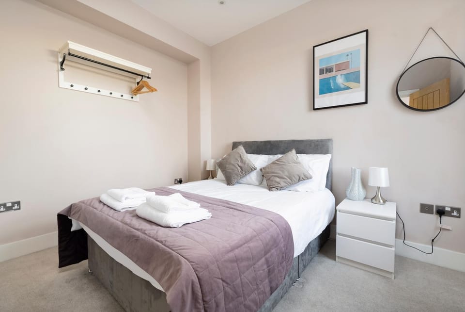 The i360 flat, penthouse, sea view, large private roof terrace, central Brighton 2 bedroom, up to 5-6 guests Apartment in Hove