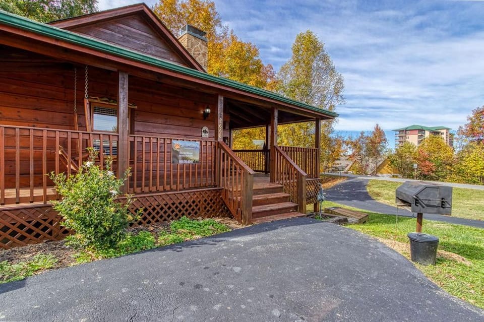 The Nut House, Hot Tub, Game Room, WIFI, 560 FREE tickets each paid day Chalet in Pigeon Forge