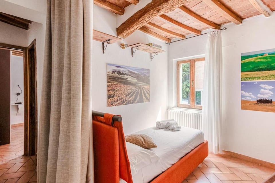 Bed, Photo of the whole room