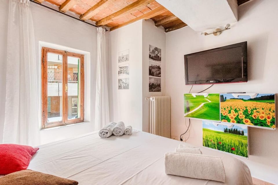 TV and multimedia, Bedroom, towels