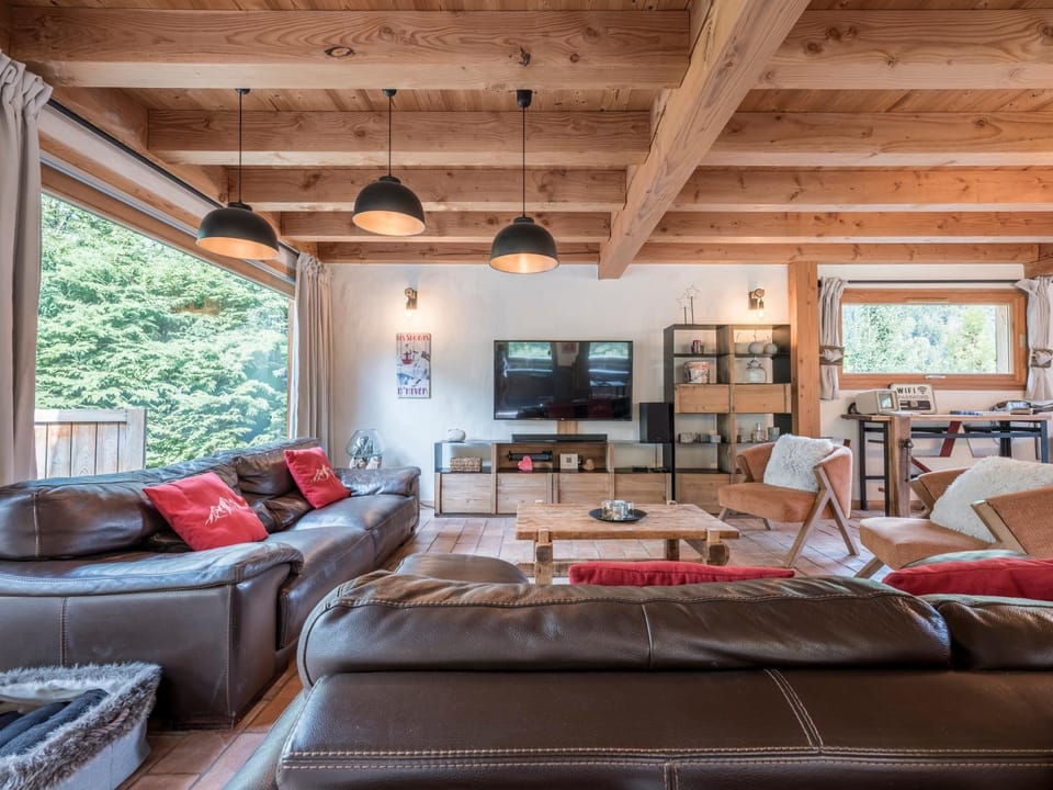 Living room, Seating area, Evening entertainment