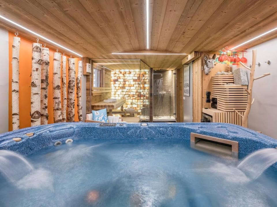 Chalet CLADIE - Private Jacuzzi & Sauna - View of Mont Blanc range - By Cozee Rentals Chalet in Les Houches