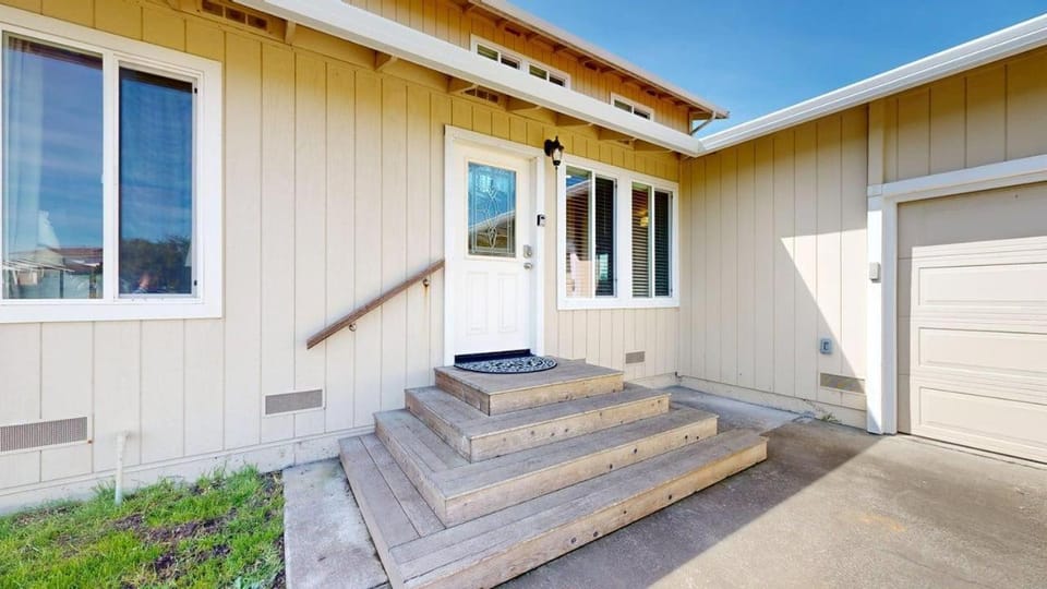 Dog Friendly Oceanfront Home with Hot Tub & Views House in Fort Bragg