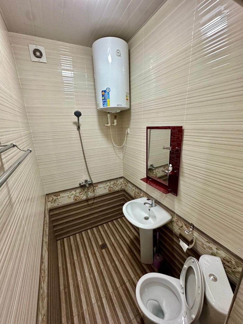Shower, Toilet