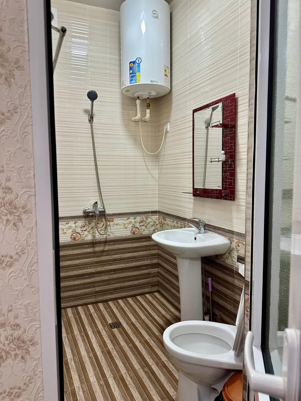 Shower, Toilet